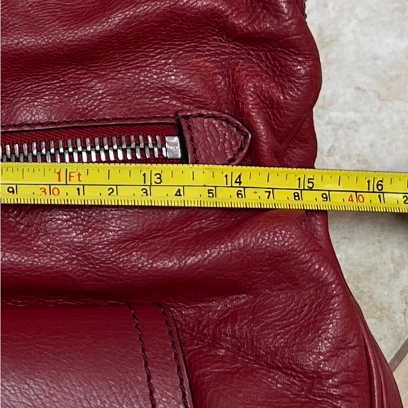 MARC JACOBS MERLOT COLORED BAG! The original MARC JACOBS. Retail over $600 - Picture 14 of 15